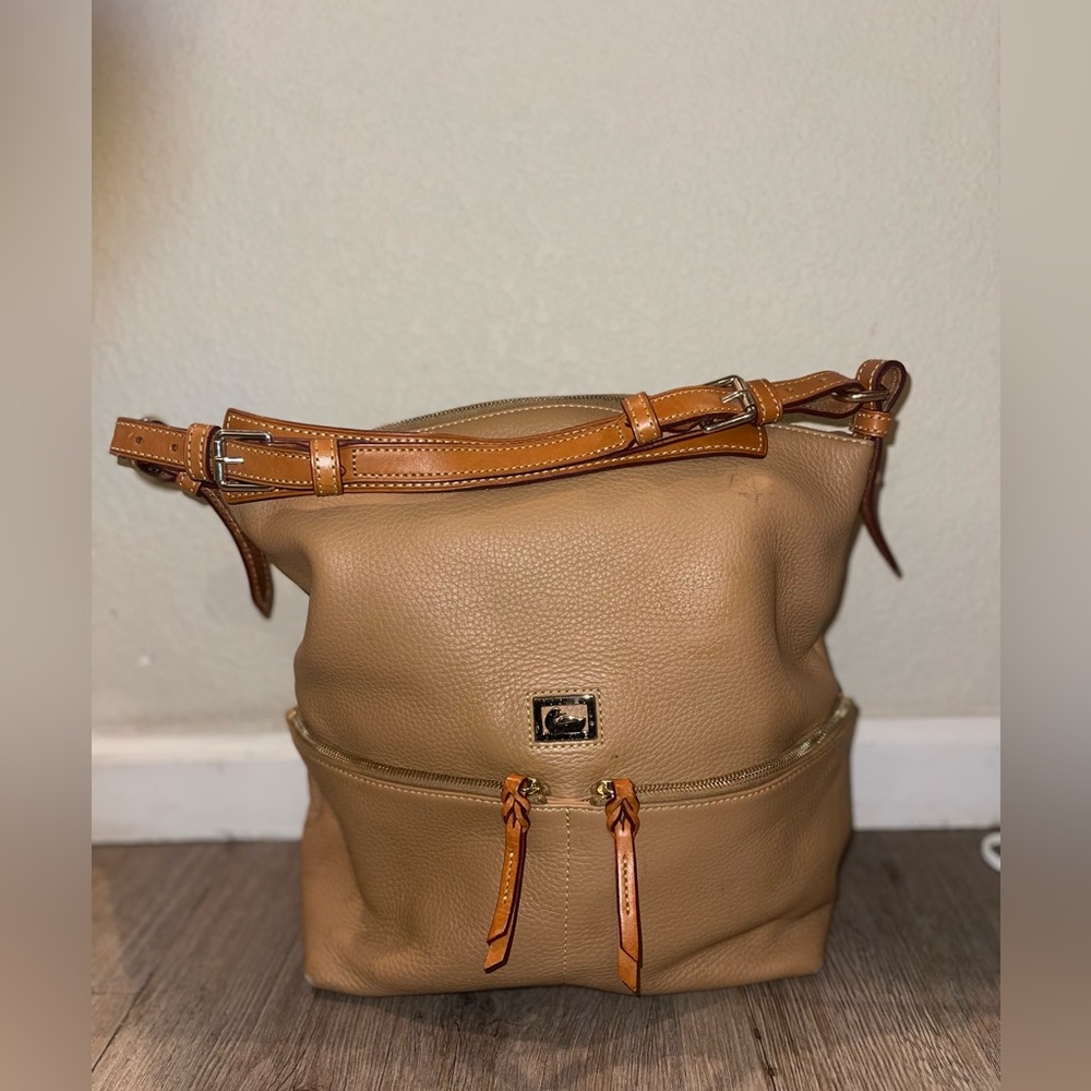 Dooney & Bourke Tan Shoulder Bag with Adjustable Straps and Minimalist Design